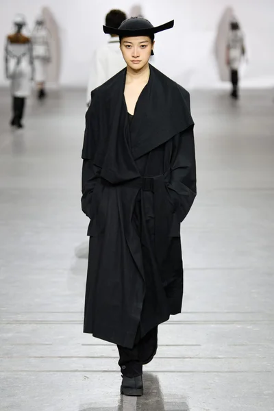 Look 10